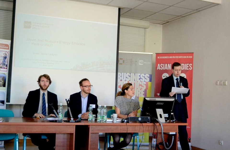 Czworo prelegentów podczas panelu konferencji naukowej LEAM 2015 na Wydziale Studiów Międzynarodowych i Politologicznych Uniwersytetu Łódzkiego/Four speakers during the panel of the LEAM 2015 scientific conference at the Faculty of International and Political Studies at the University of Lodz