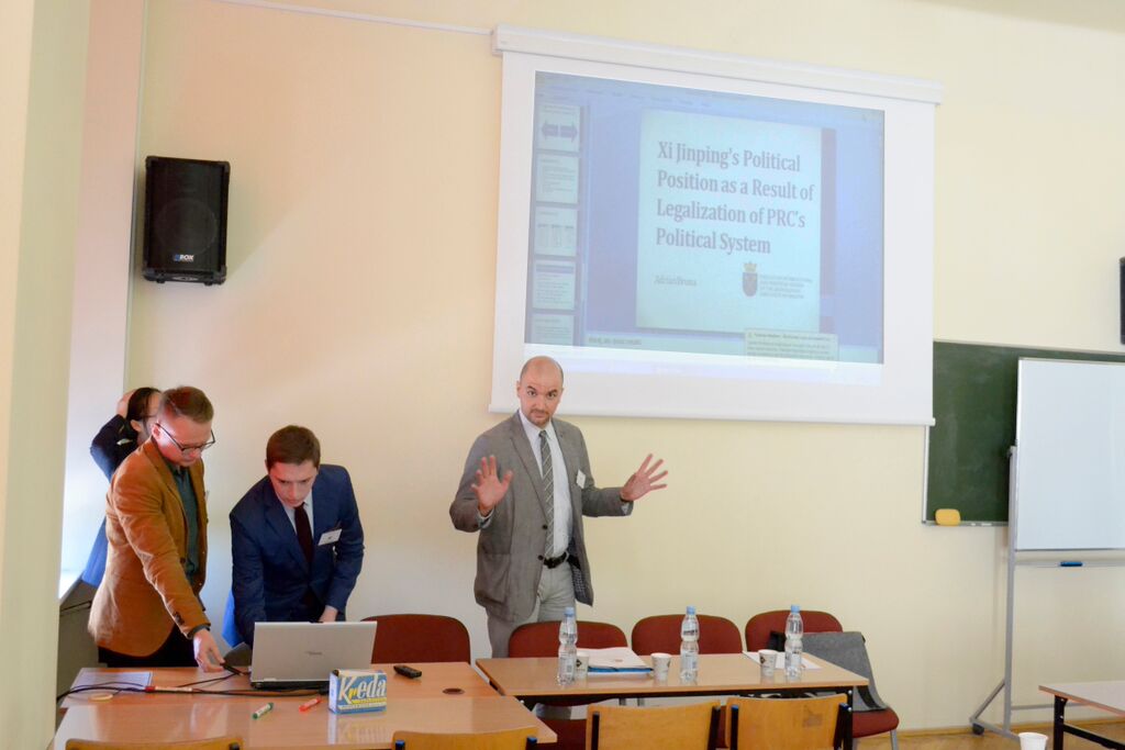 Czworo prelegentów podczas panelu konferencji naukowej LEAM 2015 na Wydziale Studiów Międzynarodowych i Politologicznych Uniwersytetu Łódzkiego/Four speakers during the panel of the LEAM 2015 scientific conference at the Faculty of International and Political Studies at the University of Lodz